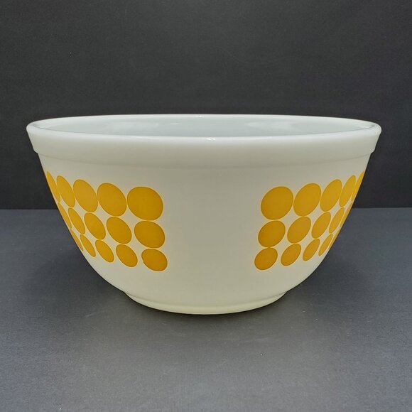 Pyrex Yellow Dots 1.5 Quart Mixing Bowl Pyrex Dots Yellow 402 Serving Bowl - Picture 6 of 10
